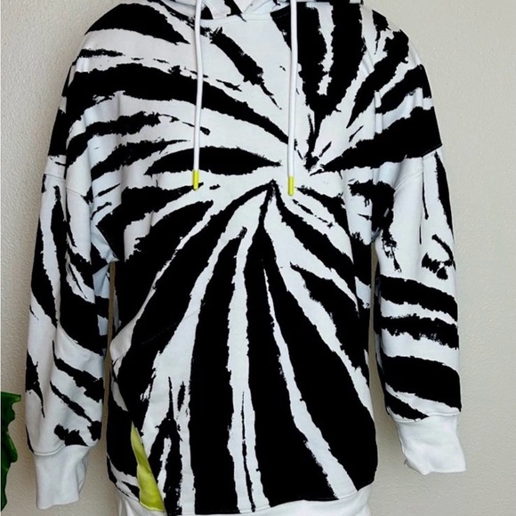 Fabletics Black and White Tie-Dye Hoodie - Picture 5 of 11